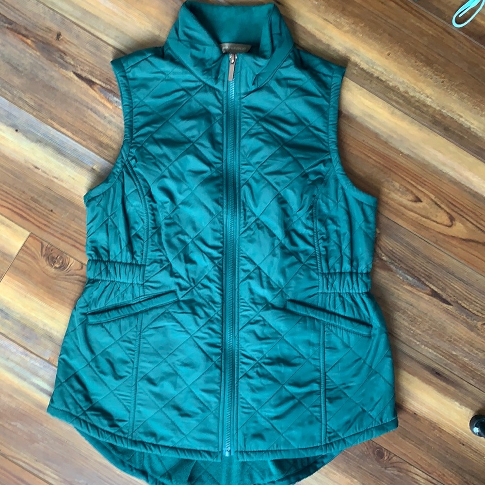 Bit & Bridle green fleece lined light padded vest with zipper. Athletic